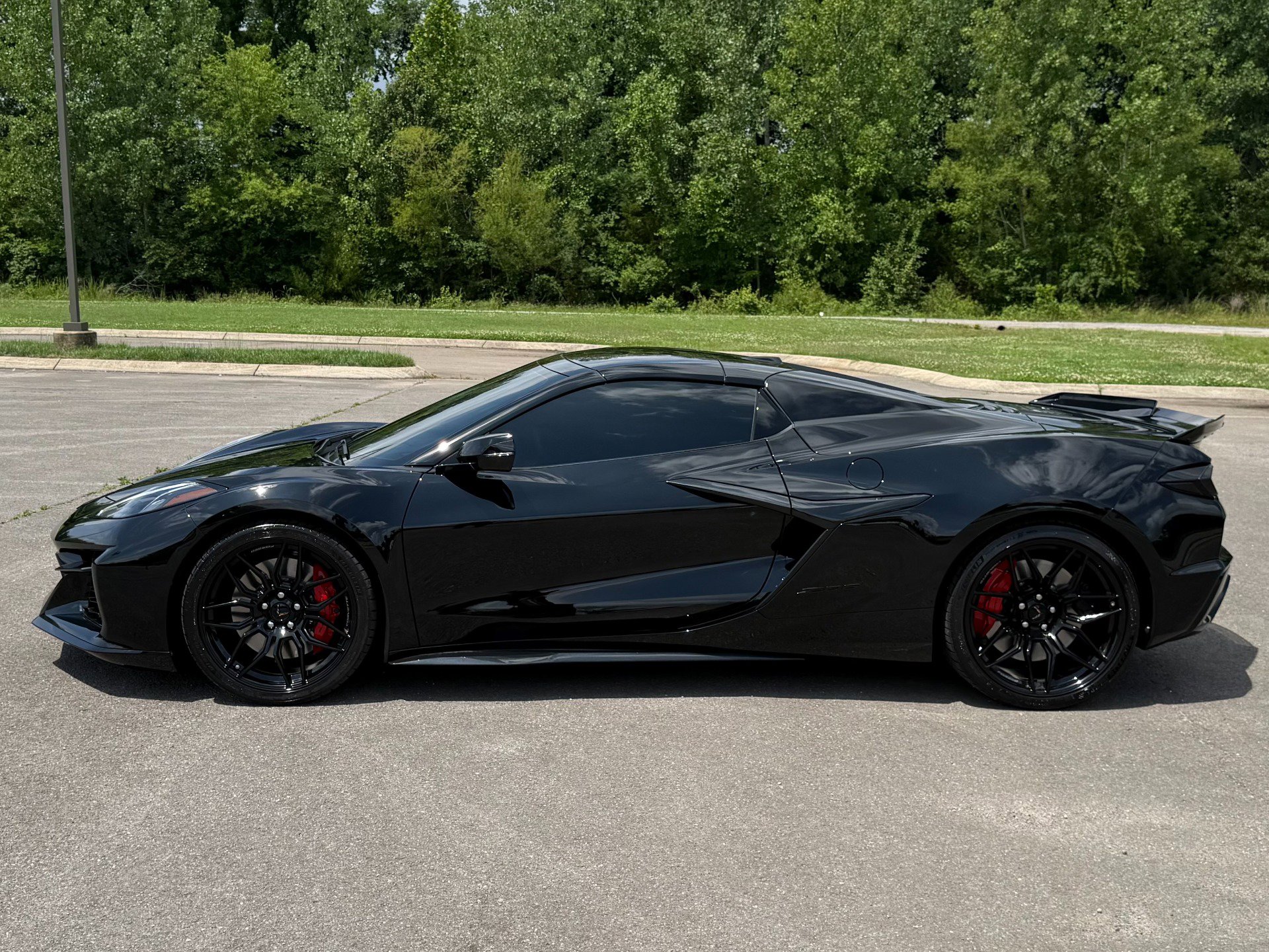 Used 2025 Chevrolet Corvette Z06 RWD image 12