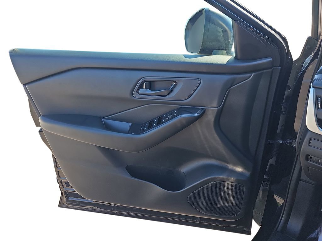 Used 2024 Nissan Rogue S FWD image 26