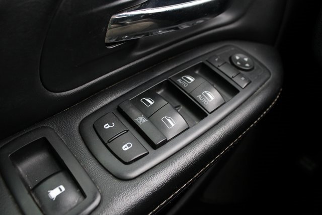 Used 2016 Dodge Grand Caravan SXT image 19