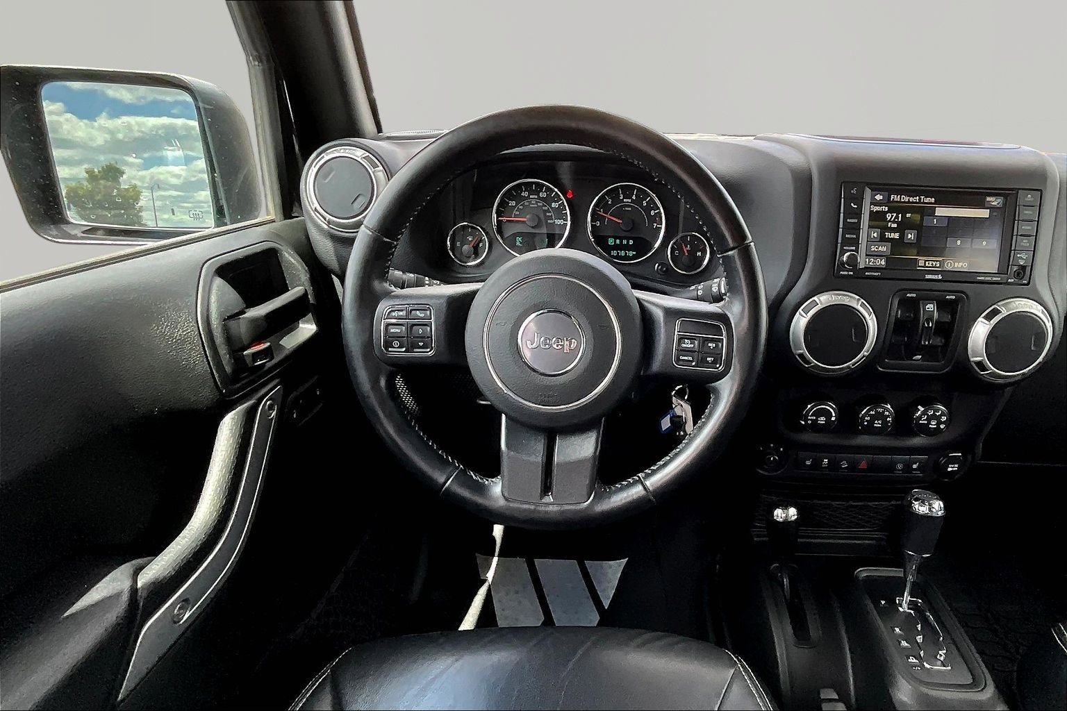 Used 2017 Jeep Wrangler Unlimited Sahara w/ Connectivity Group AWD/4WD image 8