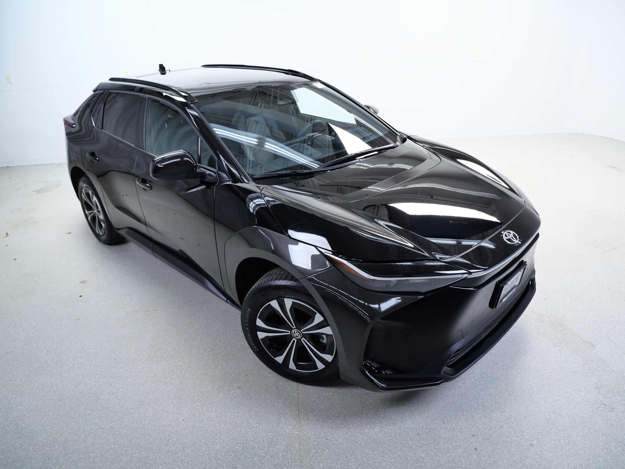 Used 2024 Toyota bZ4X AWD w/ Weather Package image 4
