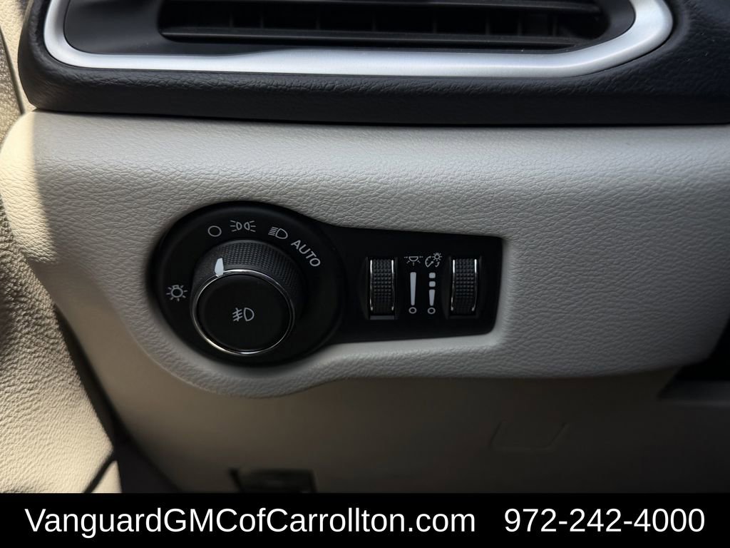 Used 2017 Chrysler Pacifica Touring-L FWD image 27