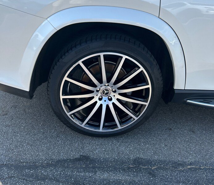 Used 2024 Mercedes-Benz GLS 450 4MATIC image 16