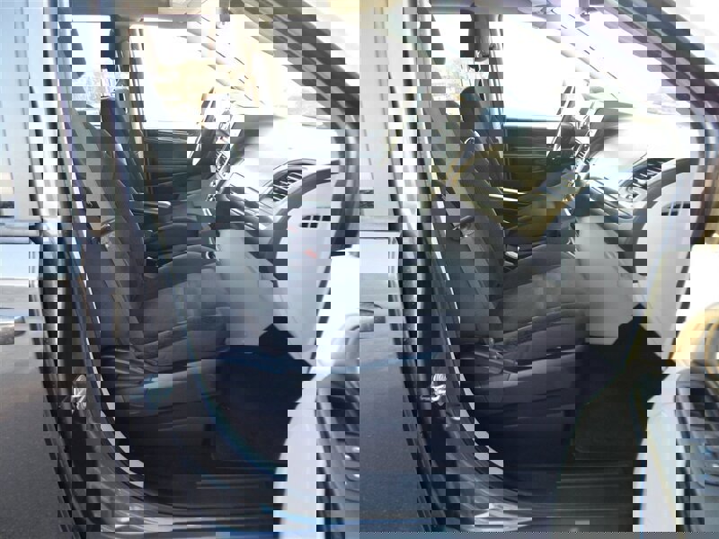 Used 2018 Dodge Grand Caravan SE w/ UConnect Hands-Free Group image 12