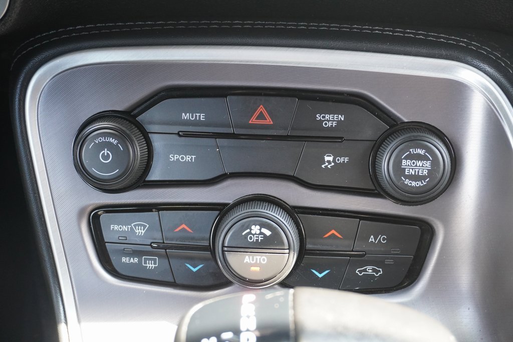 Used 2022 Dodge Challenger SXT image 17