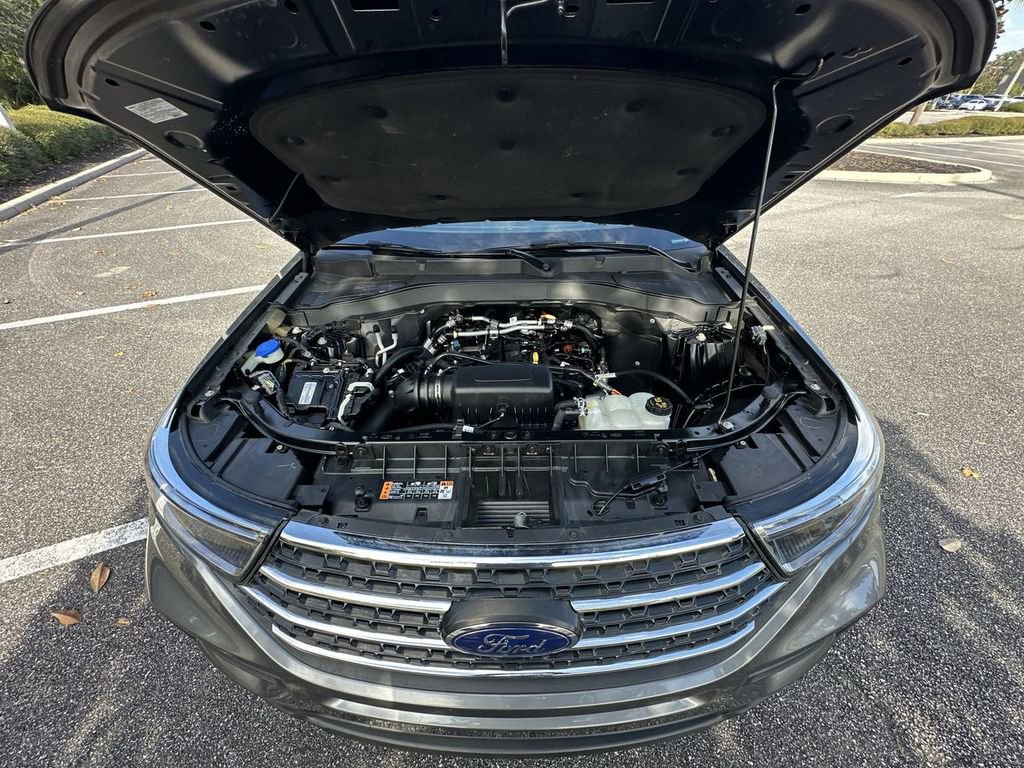 Used 2022 Ford Explorer XLT image 30