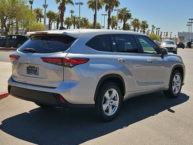 Used 2023 Toyota Highlander LE FWD image 6