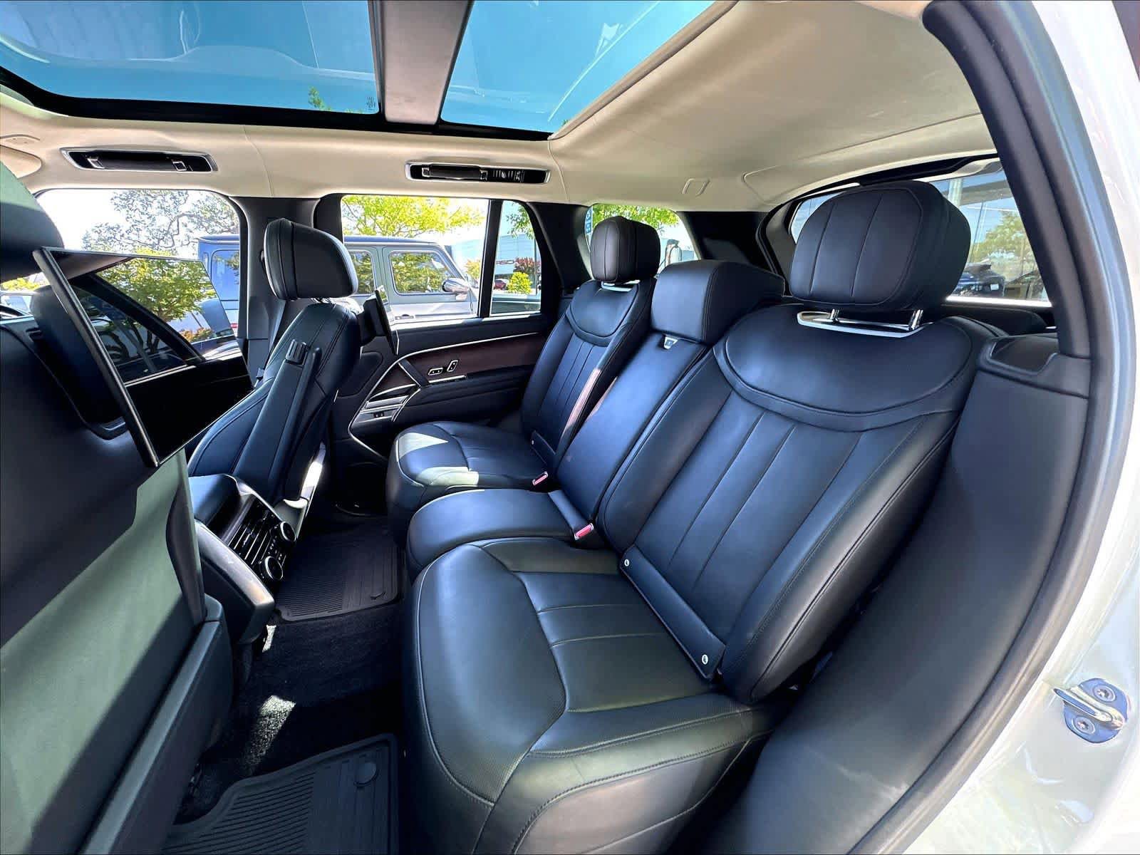 Used 2023 Land Rover Range Rover Autobiography AWD/4WD image 28