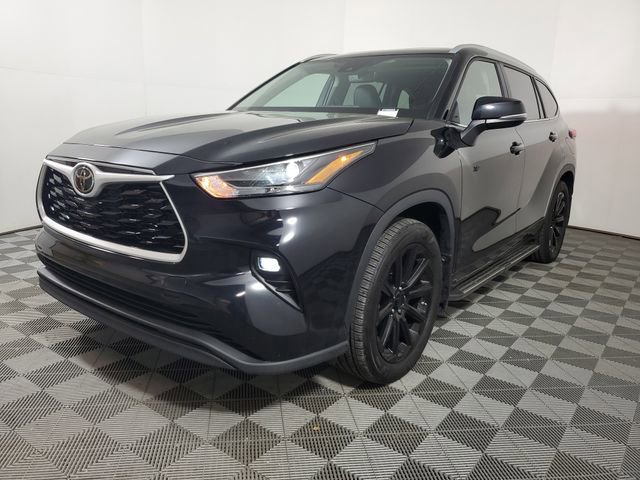 Used 2025 Toyota Highlander XLE image 3