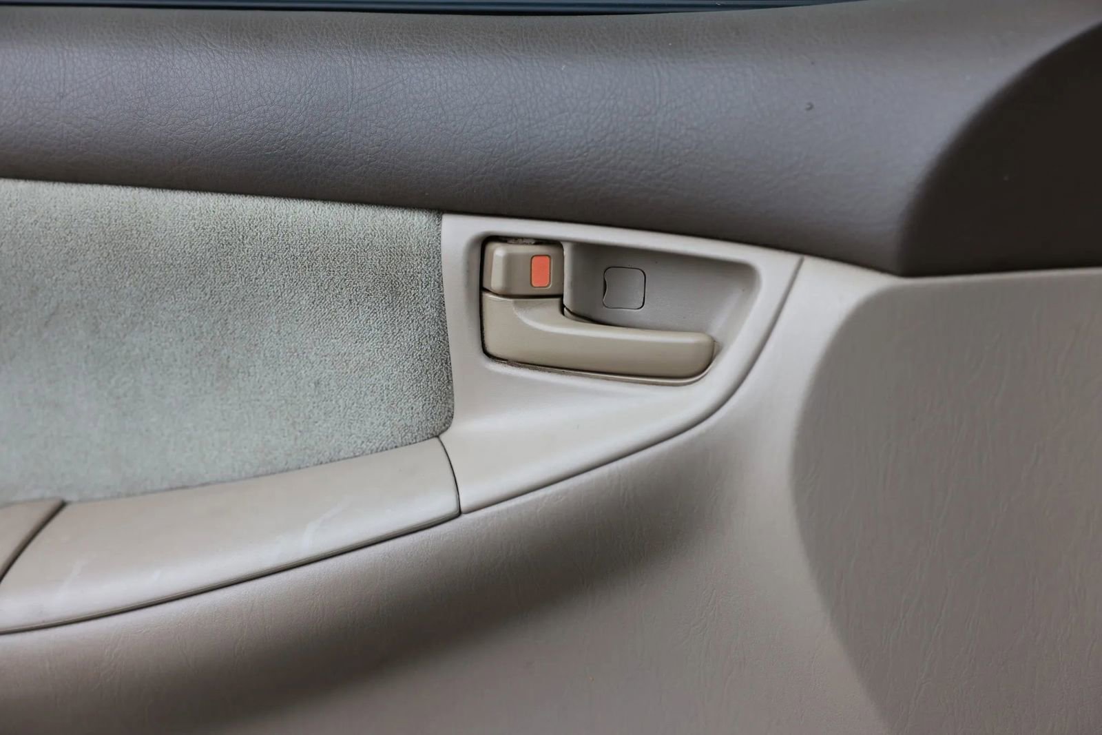 Used 2005 Toyota Corolla S FWD image 40