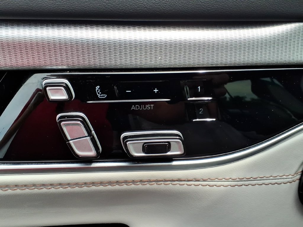 Used 2023 Jeep Grand Wagoneer 4WD image 14