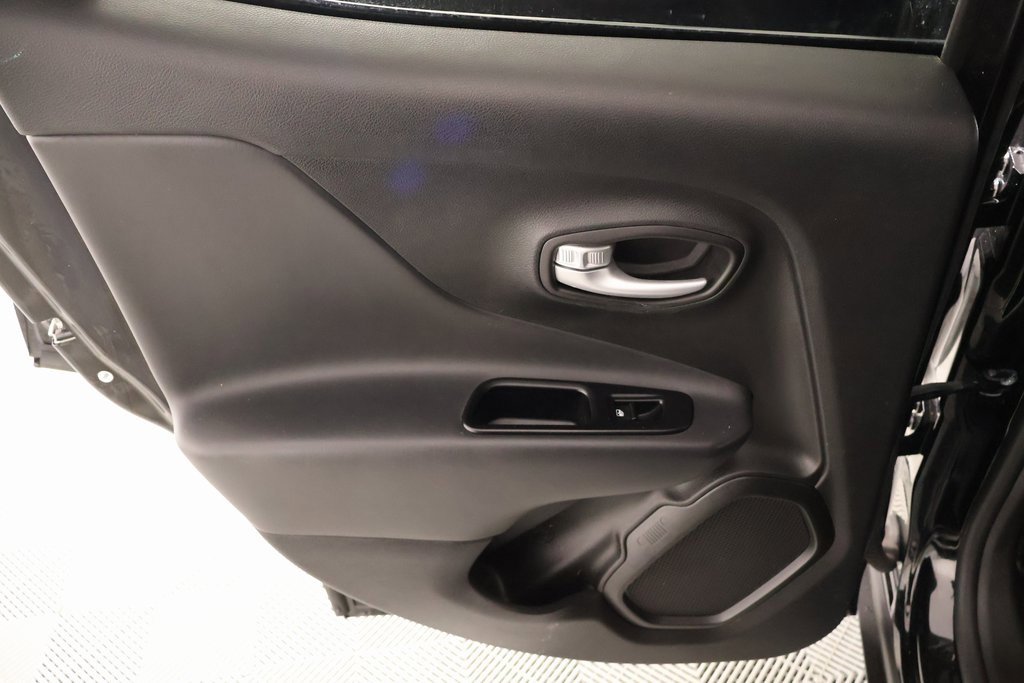 Used 2023 Jeep Renegade Latitude w/ Premium Group image 18