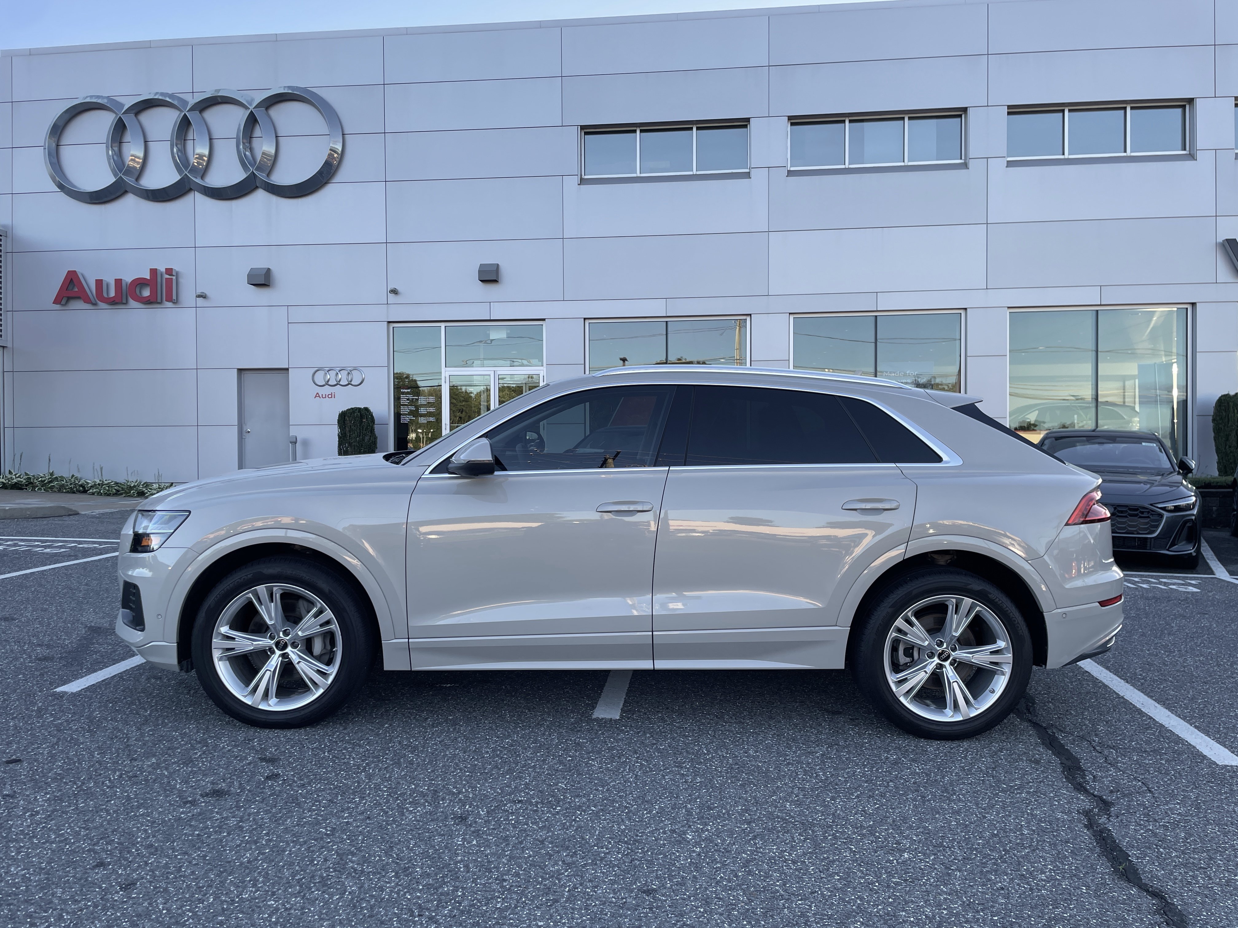 Certified 2023 Audi Q8 Premium w/ Convenience Package AWD/4WD image 4