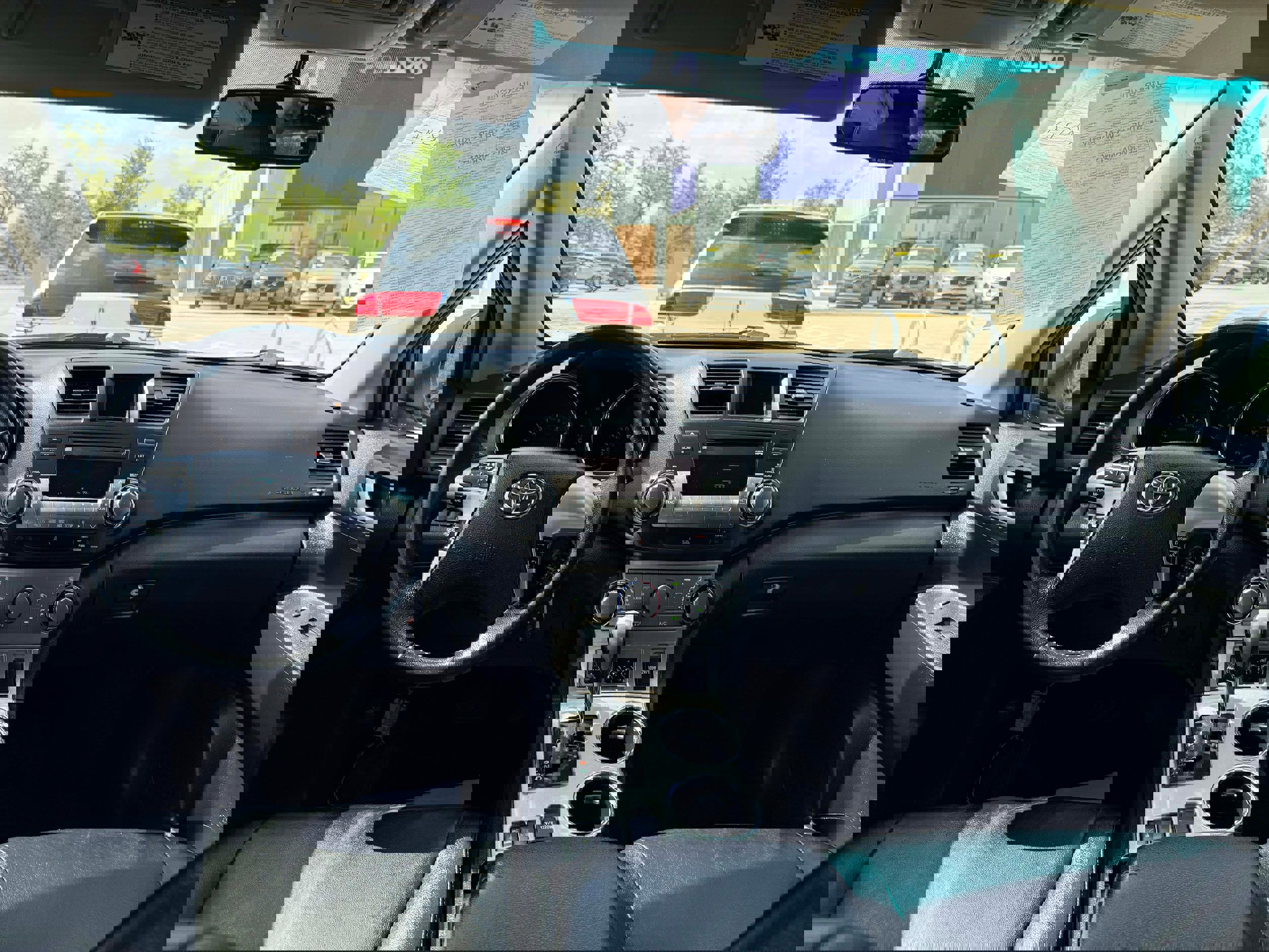 Used 2011 Toyota Highlander SE w/ Tow Pkg AWD/4WD image 16