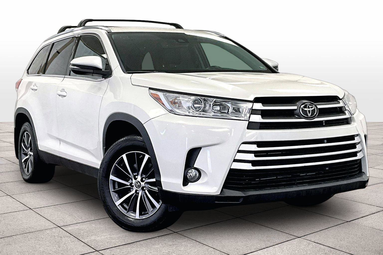 Used 2019 Toyota Highlander XLE image 2