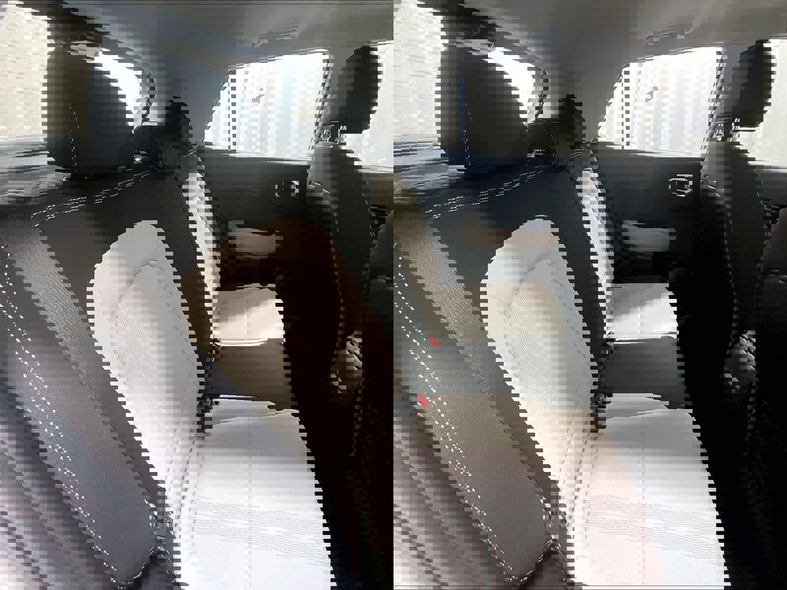 Used 2023 Hyundai Venue SEL image 16