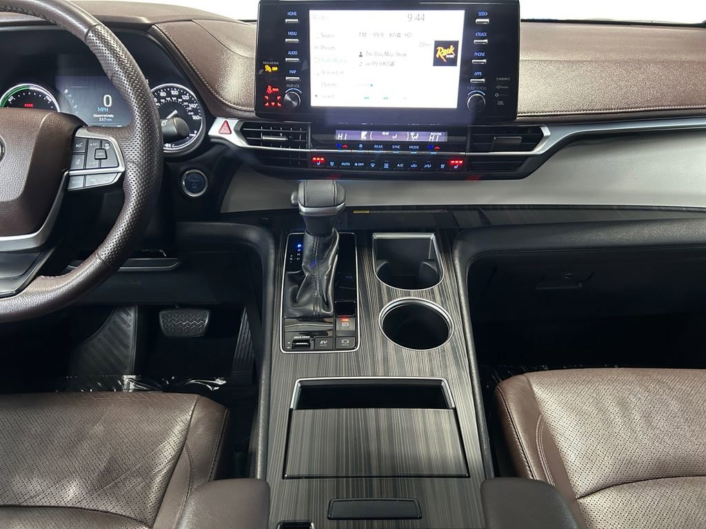 Used 2022 Toyota Sienna Platinum image 12