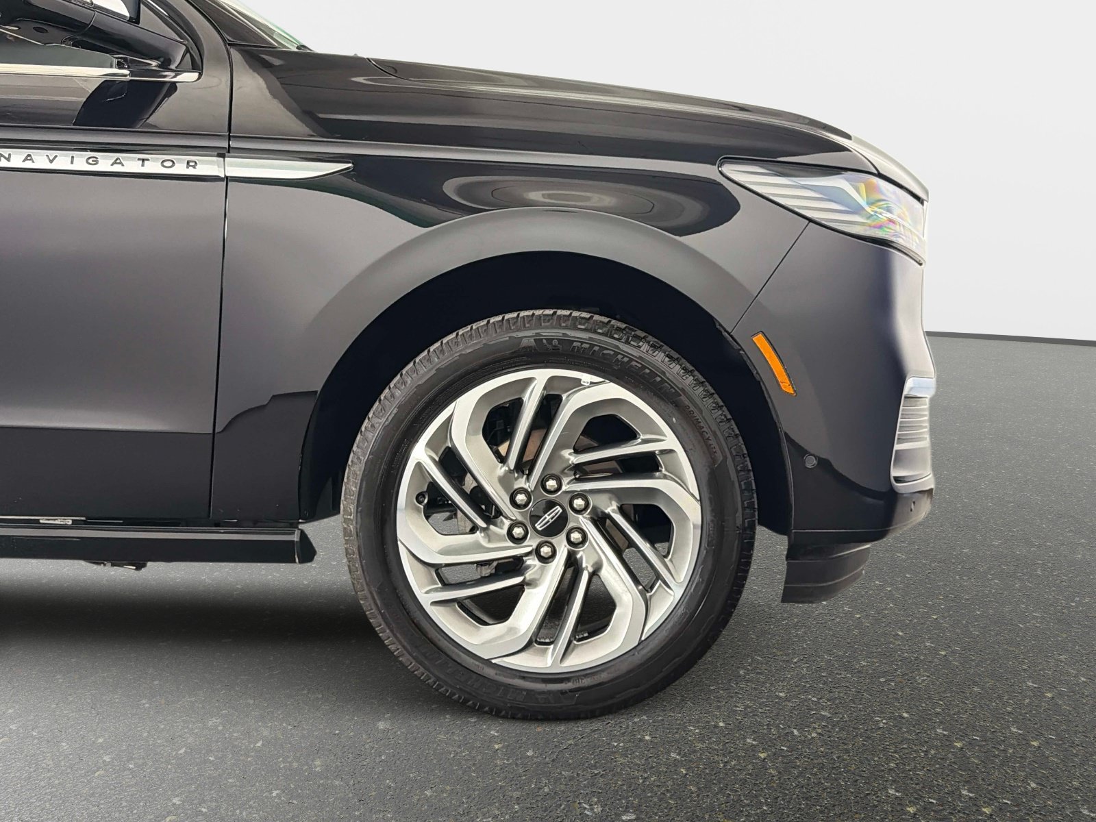 Used 2025 Lincoln Navigator Reserve AWD/4WD image 22