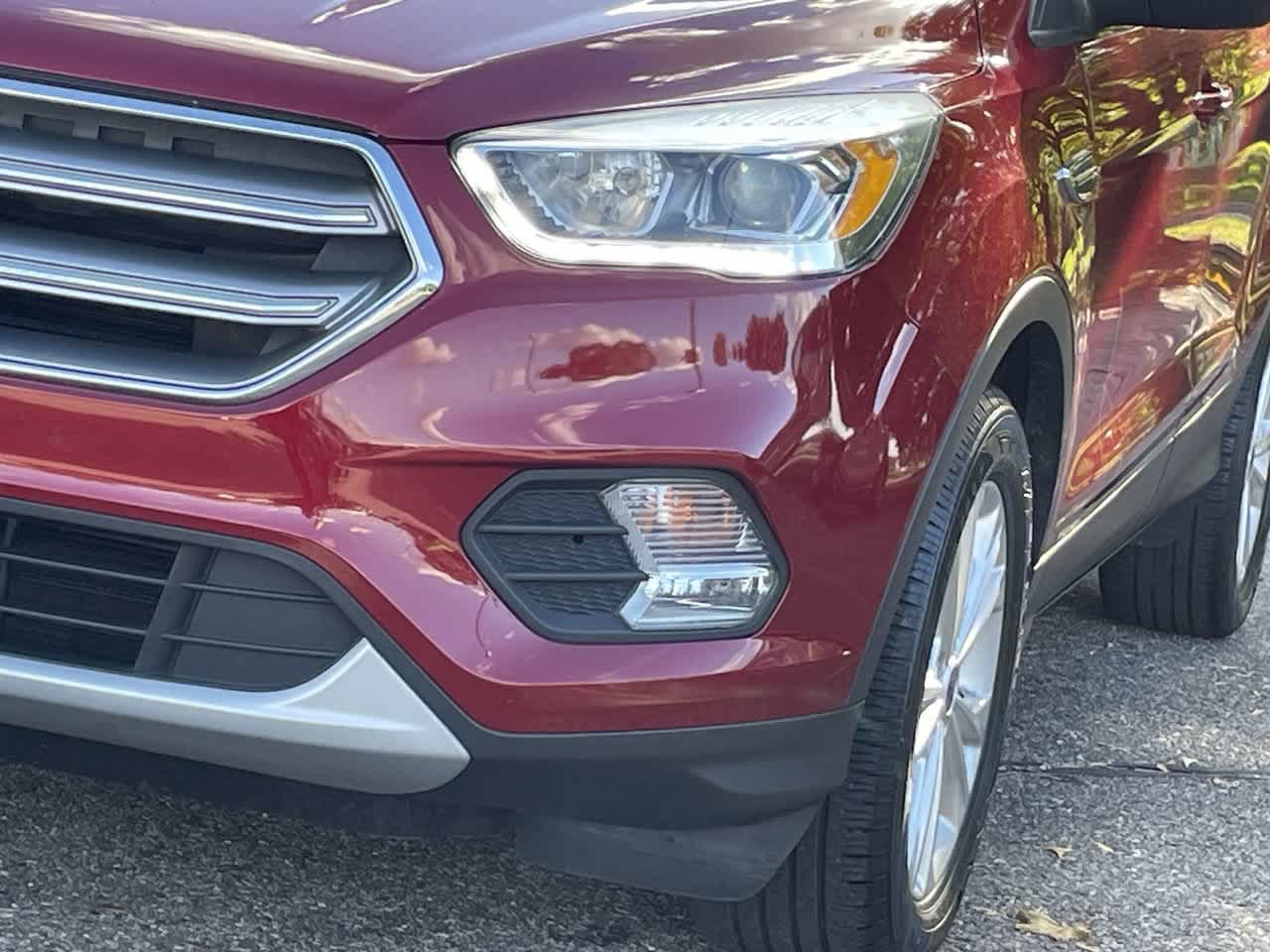 Used 2017 Ford Escape SE w/ Equipment Group 201A AWD/4WD image 32