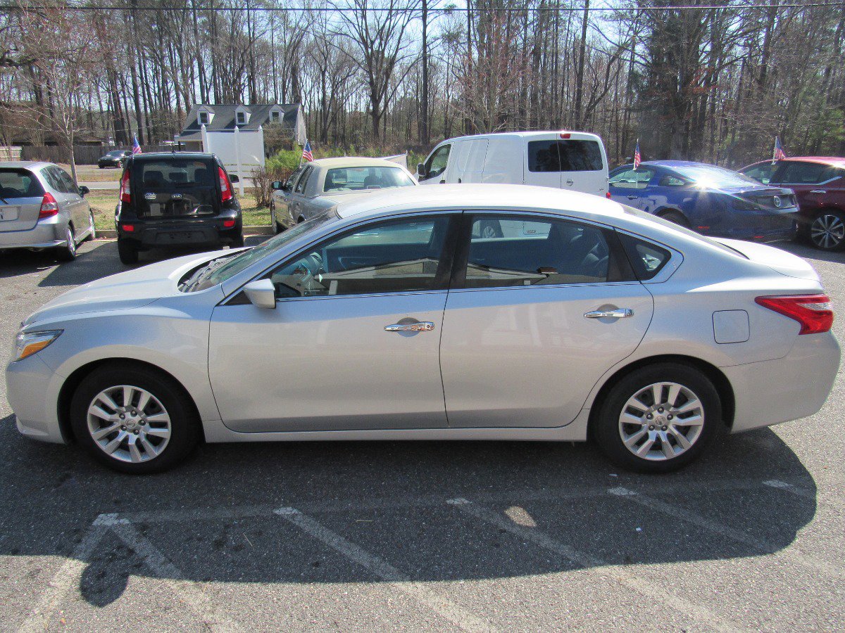 Used 2017 Nissan Altima 2.5 S w/ Power Driver Seat Package FWD image 3