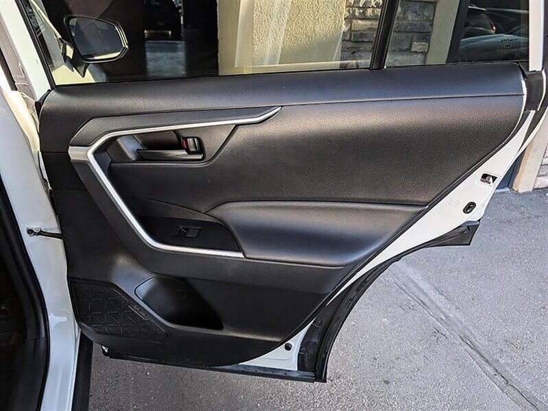 Used 2023 Toyota RAV4 LE AWD/4WD image 28