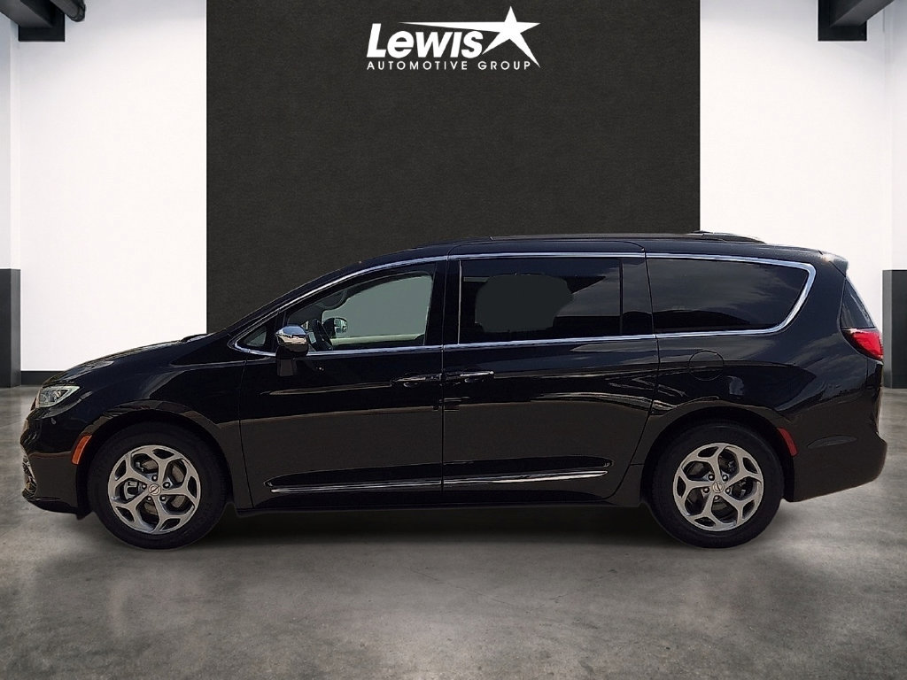 Used 2023 Chrysler Pacifica Limited FWD image 2
