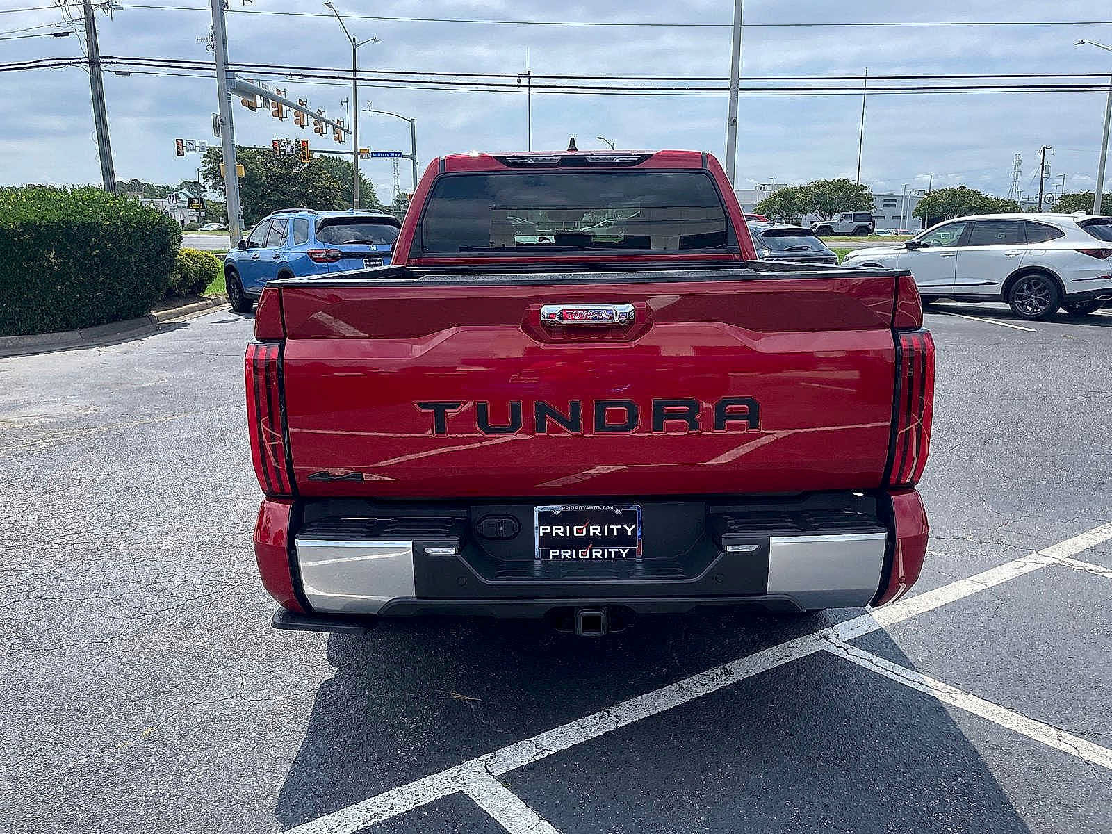Used 2025 Toyota Tundra Limited AWD/4WD image 5