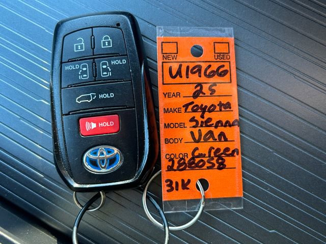 Used 2025 Toyota Sienna XLE image 41