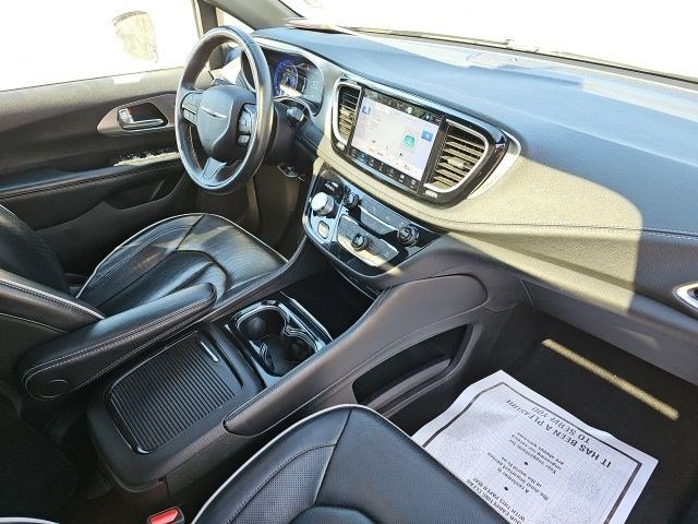 Used 2021 Chrysler Pacifica Limited w/ Uconnect Theater Family Group image 14