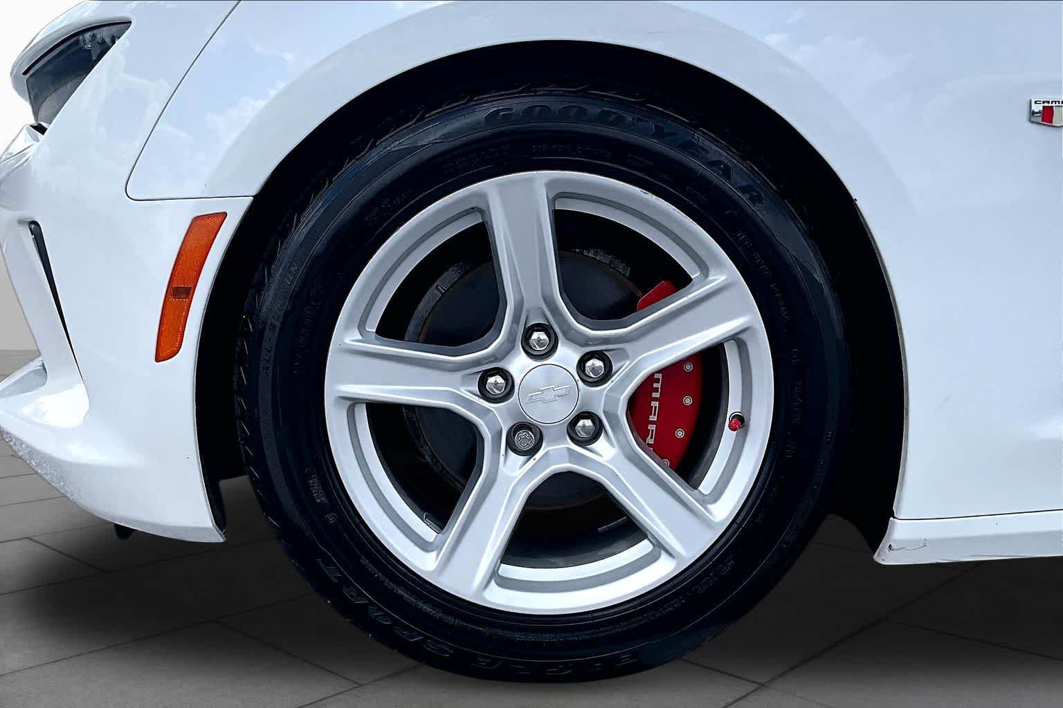 Used 2016 Chevrolet Camaro LT w/ Technology Package RWD image 11