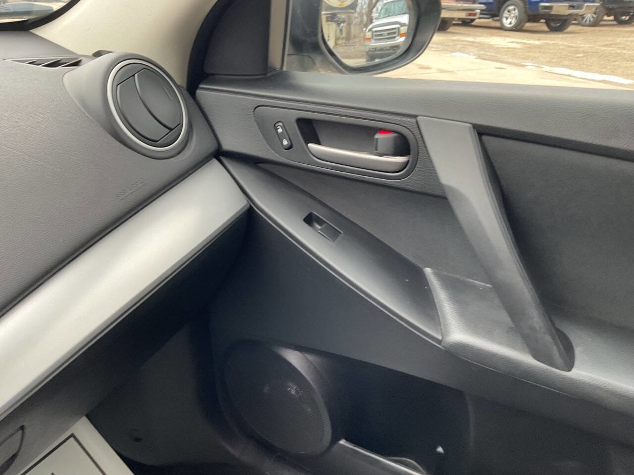 Used 2012 MAZDA MAZDA3 i Sport FWD image 13