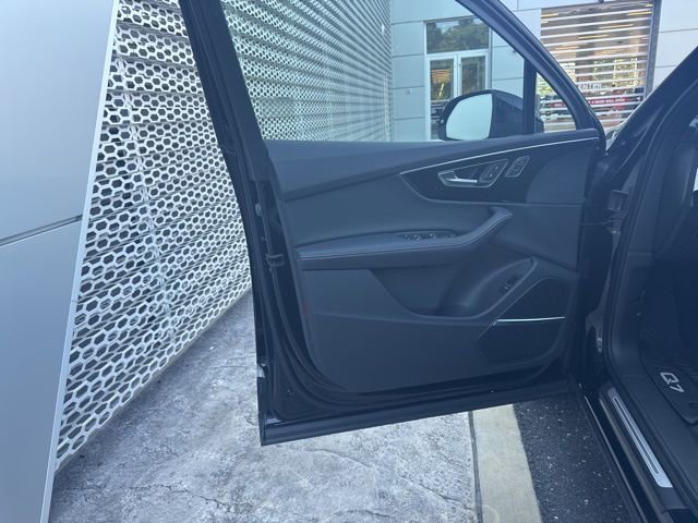 Certified 2025 Audi Q7 3.0T Premium Plus image 33