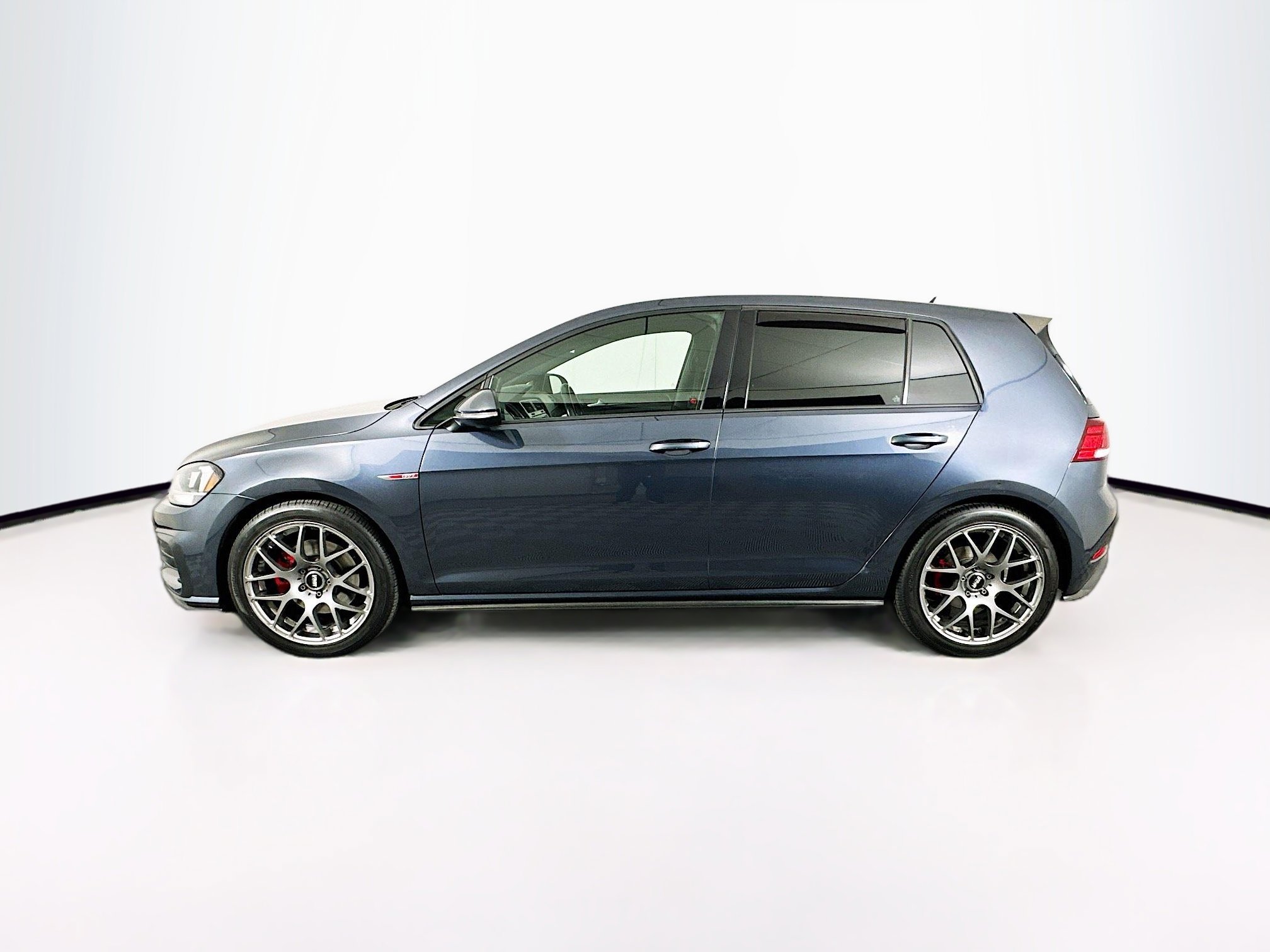 Used 2018 Volkswagen Golf S image 4