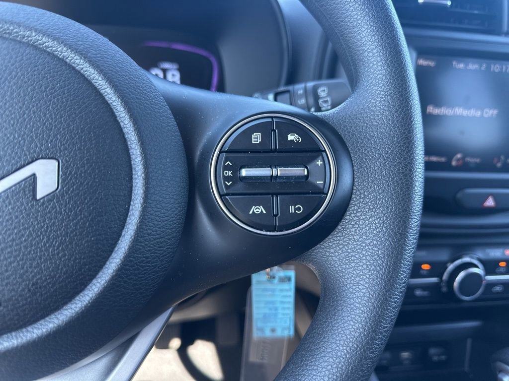 Used 2025 Kia Soul LX w/ LX Technology Package FWD image 21