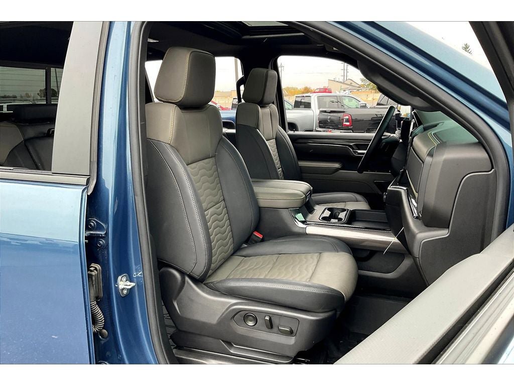 Used 2024 Chevrolet Silverado 2500 ZR2 w/ Technology Package AWD/4WD image 8