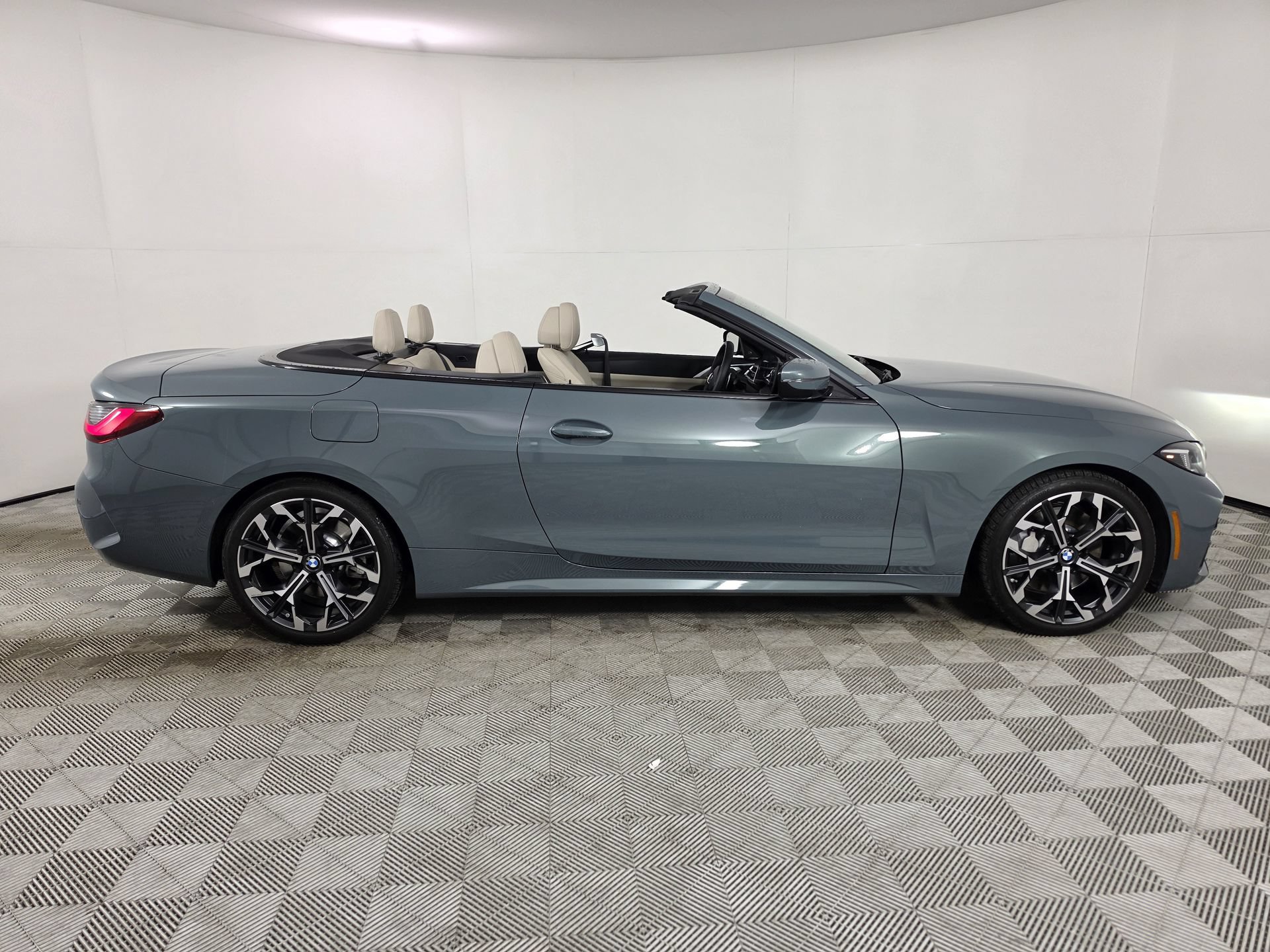 Used 2026 BMW 430i Convertible w/ M Sport Package RWD image 38