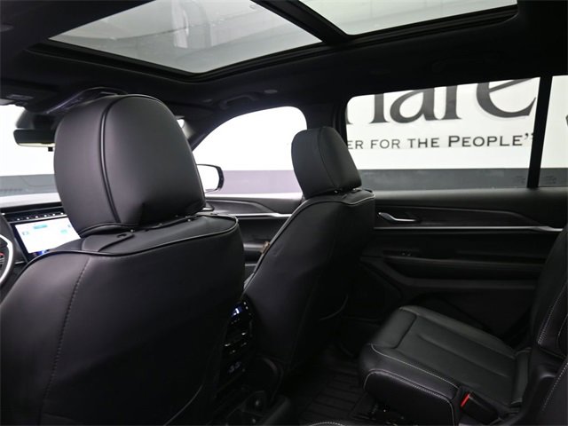 Used 2025 Jeep Grand Cherokee L Limited w/ Black Appearance Package image 26