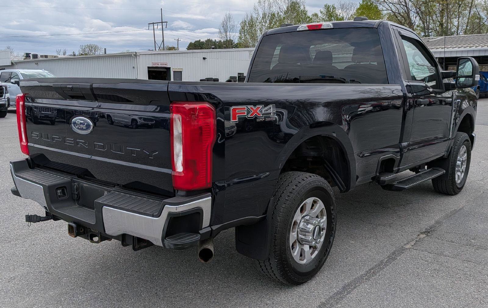 Used 2023 Ford F350 XLT w/ FX4 Off-Road Package AWD/4WD image 8