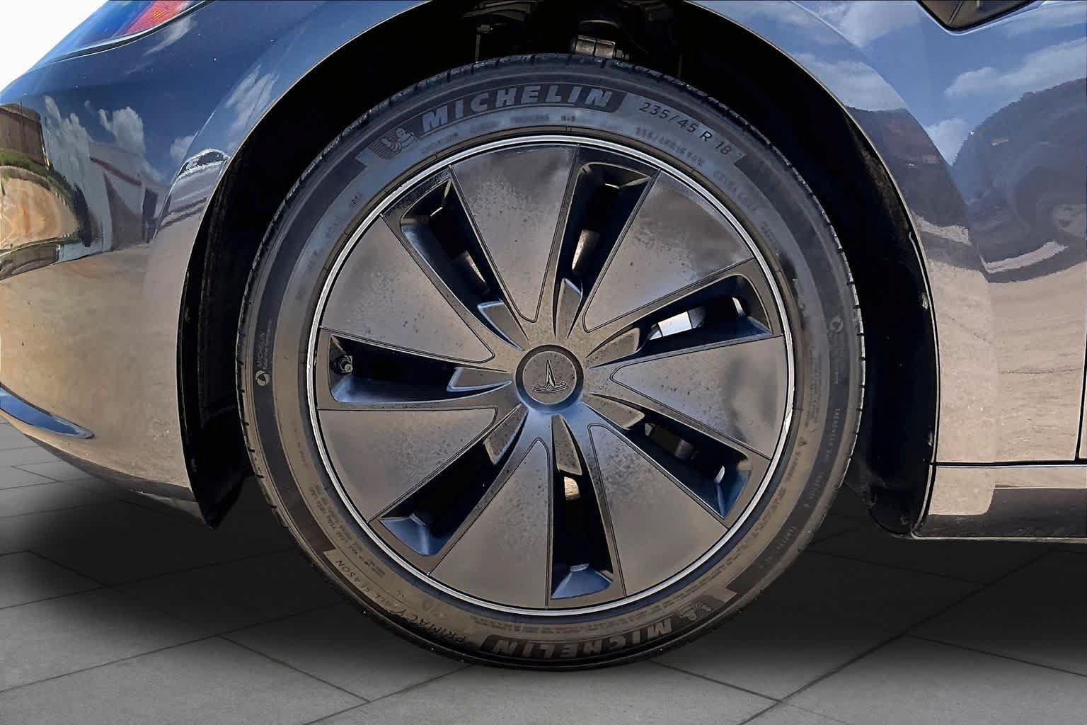 Used 2024 Tesla Model 3 Standard Range RWD image 9