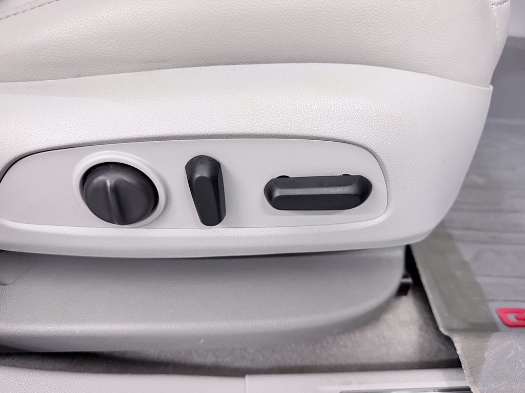 Used 2019 GMC Acadia SLT w/ LPO, Floor Liner Package FWD image 43
