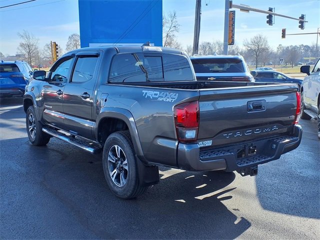 Used 2019 Toyota Tacoma TRD Sport image 4