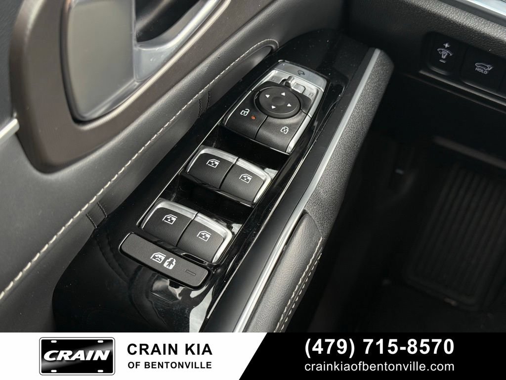 Certified 2025 Kia Sorento SX FWD image 11
