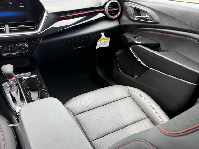 Used 2025 Chevrolet Trax RS w/ Driver Confidence Package FWD image 14