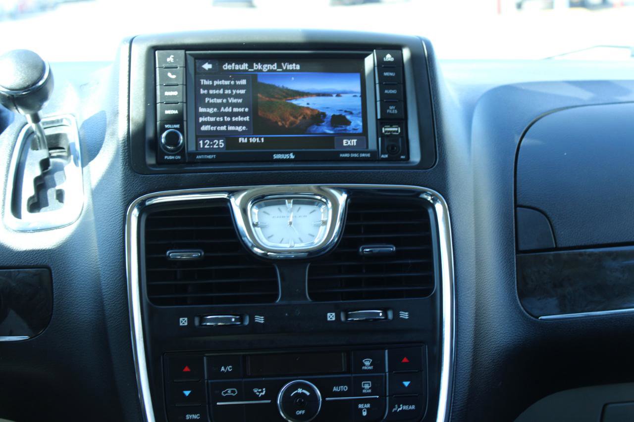 Used 2016 Chrysler Town & Country Touring FWD image 11