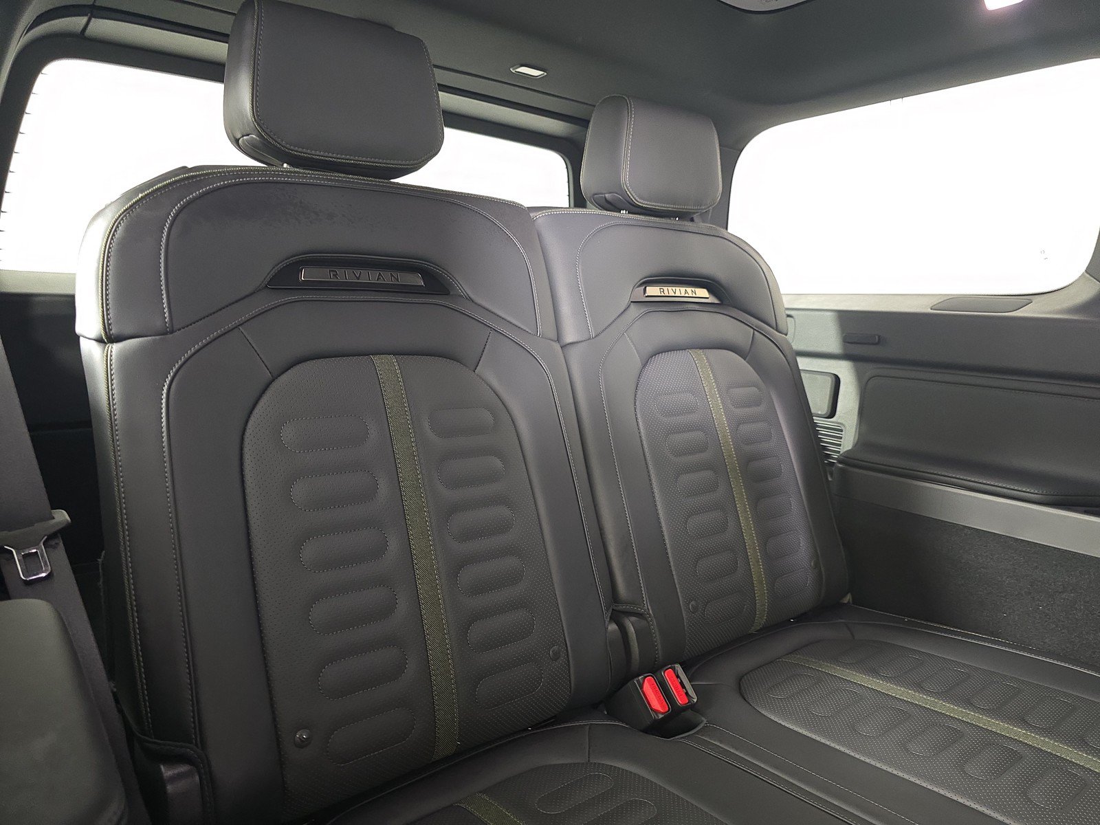 Used 2025 Rivian R1S Adventure AWD/4WD image 22