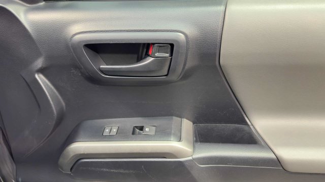 Used 2020 Toyota Tacoma SR5 RWD image 13