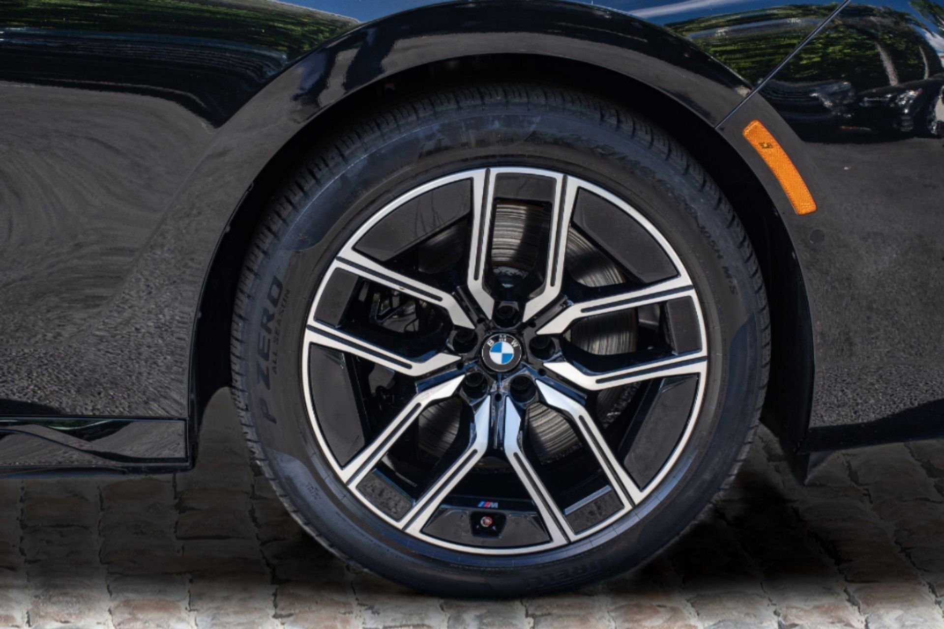 Used 2023 BMW 740i w/ Executive Package image 40