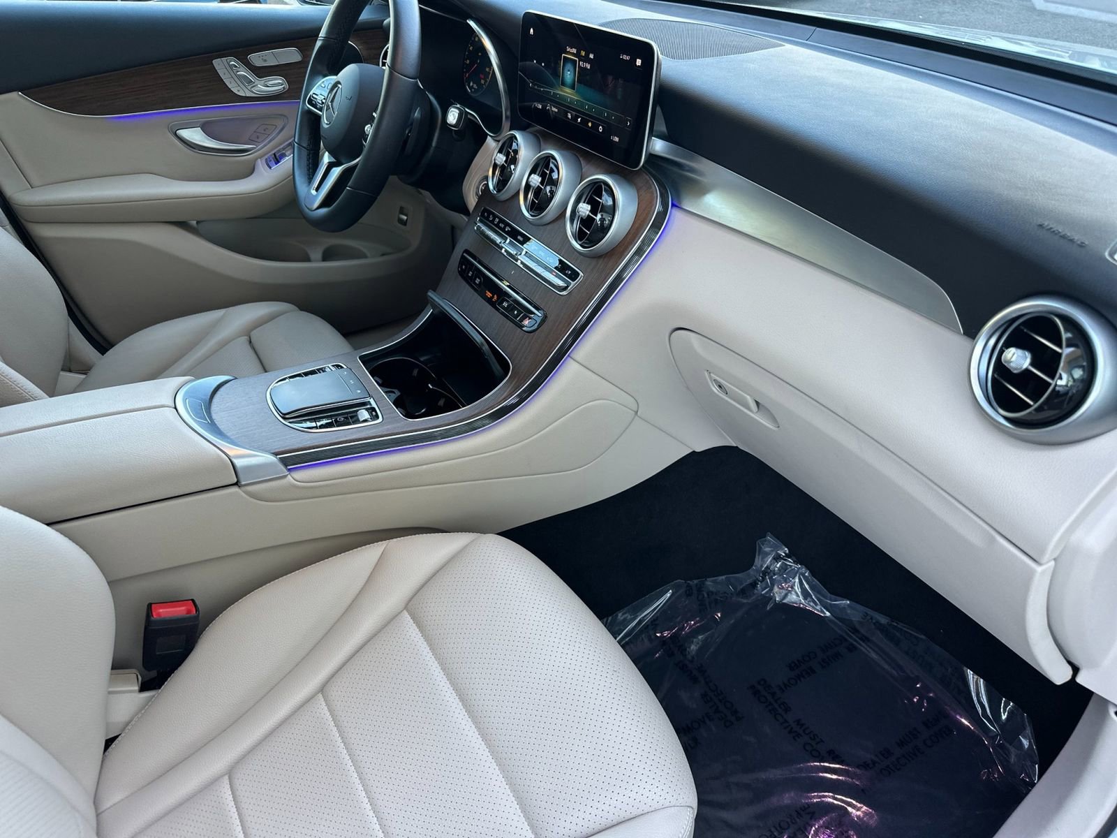 Certified 2022 Mercedes-Benz GLC 300 w/ Premium Package Lite image 17