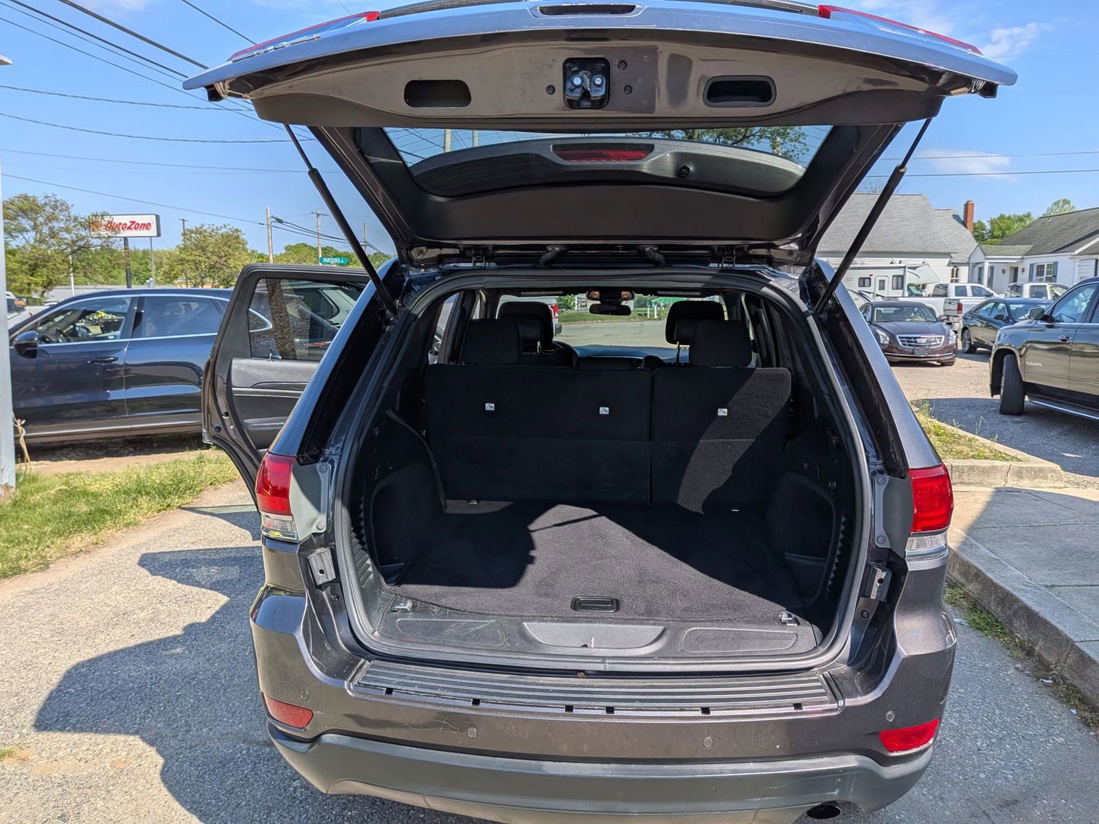 Used 2019 Jeep Grand Cherokee Laredo AWD/4WD image 28