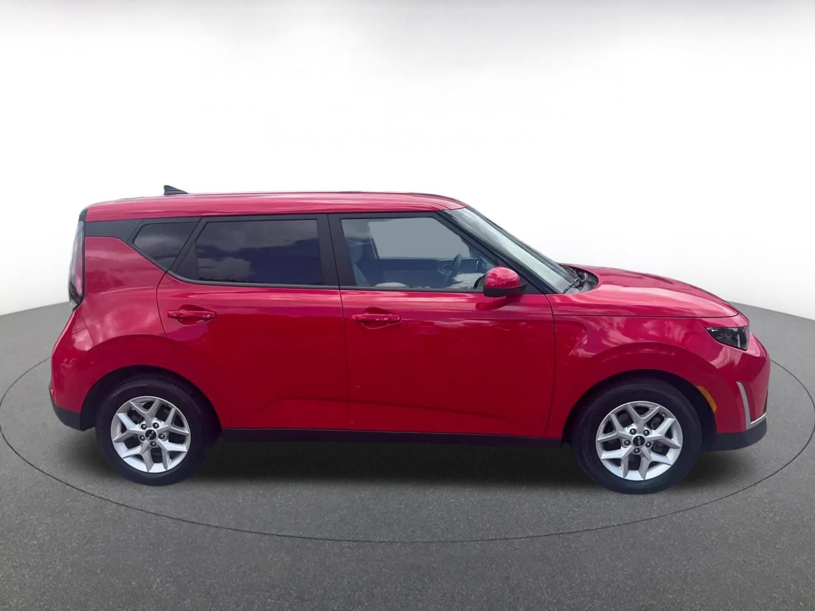 Used 2025 Kia Soul LX w/ LX Technology Package FWD image 16